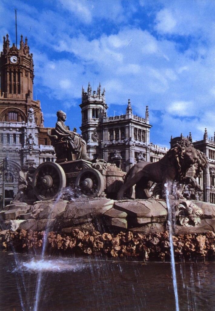 Miniatura de Cibeles y el Palacio de Comunicaciones