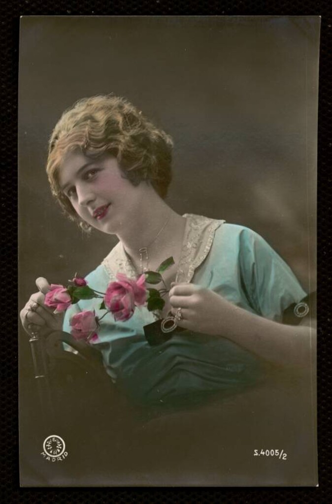 Miniatura de Figura femenina con rosas
