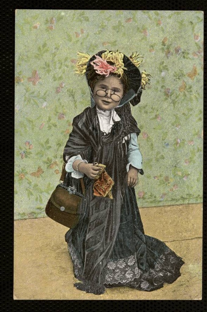 Miniatura de Niña vestida de mujer