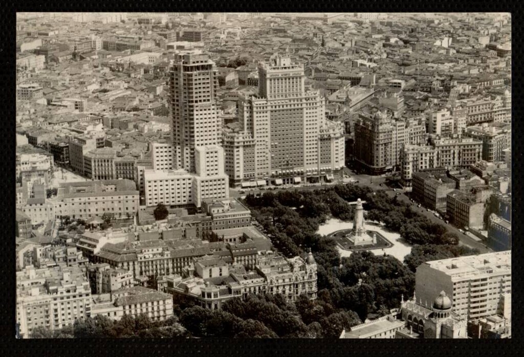 Miniatura de Barrio de Argüelles y Edificios España y Torre de Madrid en primer plano