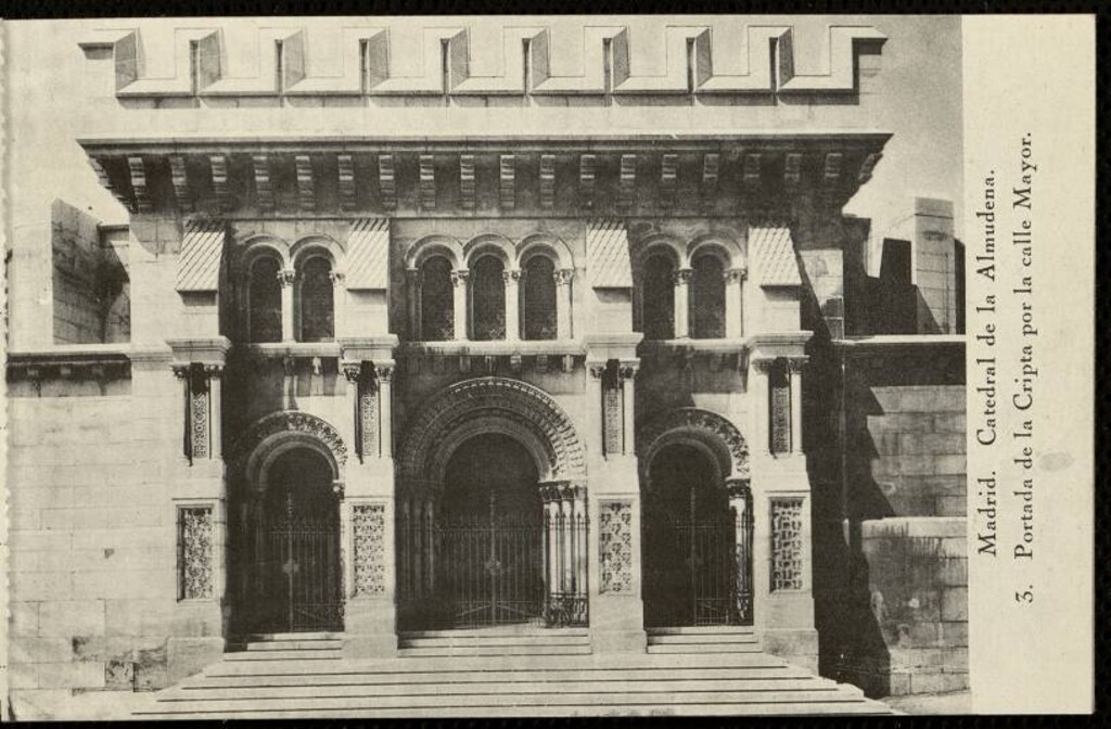 Miniatura de Catedral de la Almudena. 3. Portada de la cripta por la calle Mayor