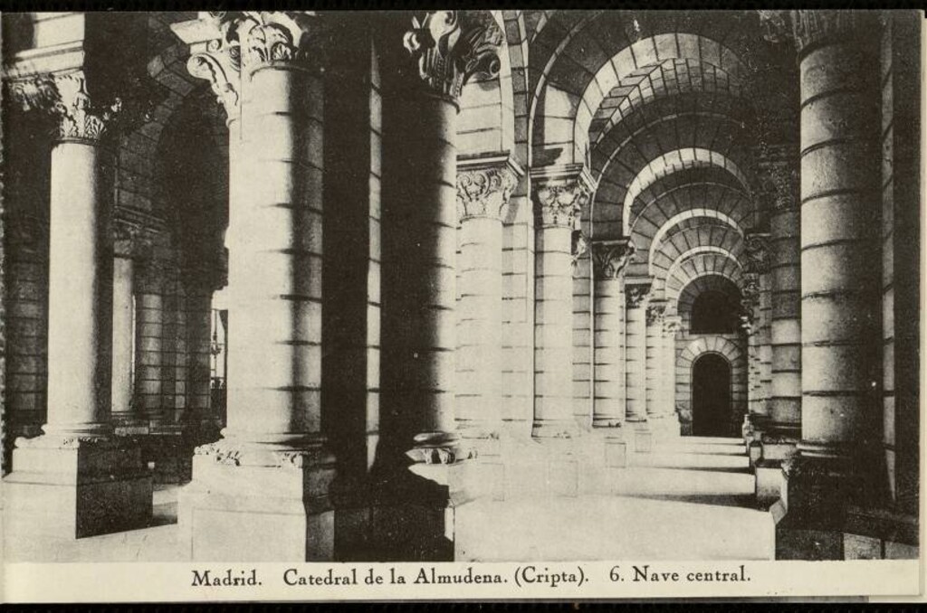 Miniatura de Catedral de la Almudena. Cripta. 6. Nave central