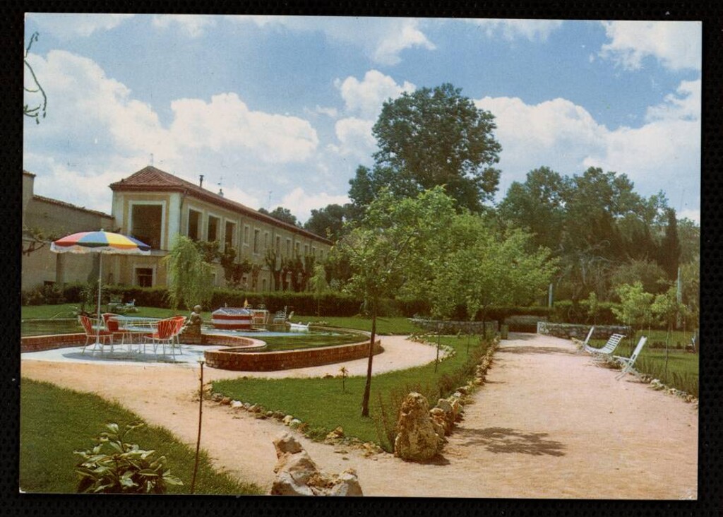 Miniatura de Residencia de Ancianos de Alcalá de Henares. Paseos y lago jardín Nuevos rumbos