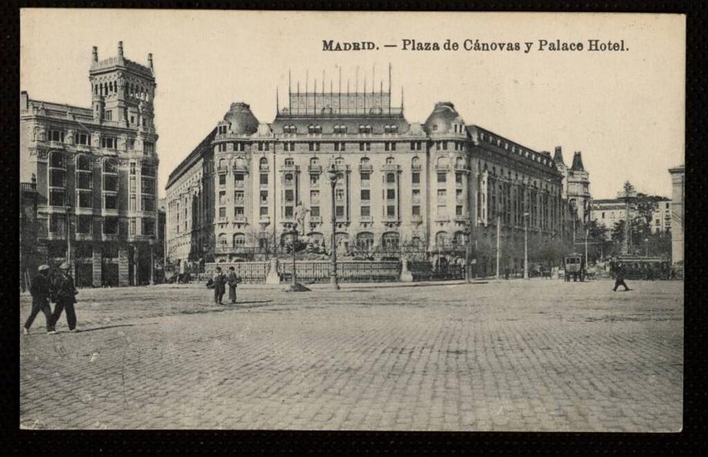 Miniatura de Plaza de Cánovas y hotel Palace