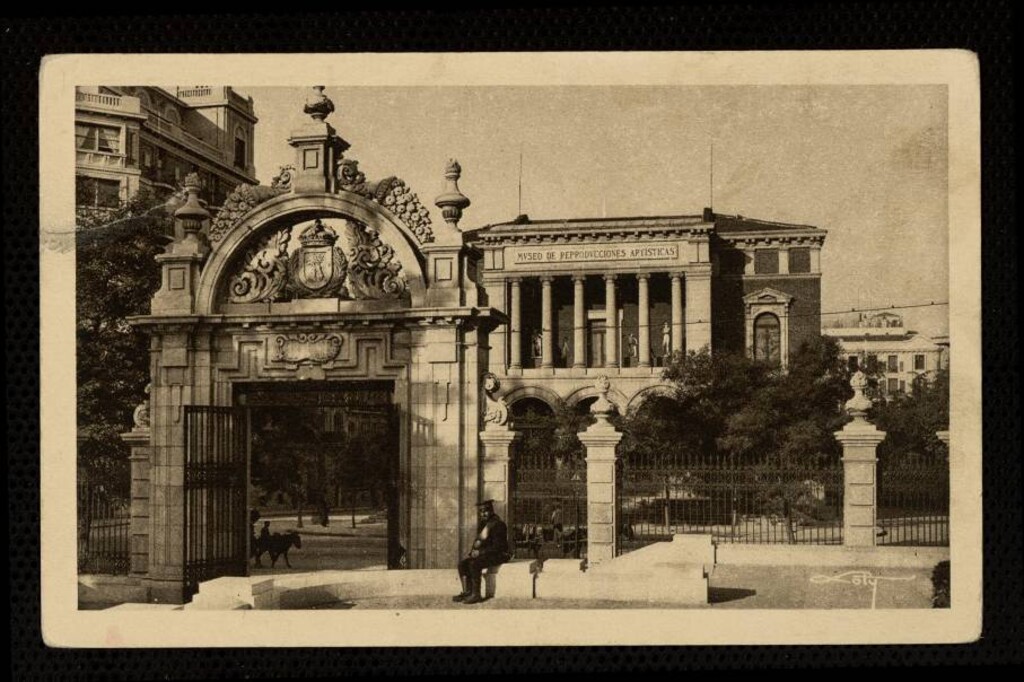 Miniatura de Entrada al Parque de Madrid (Retiro) y Museo de Reproducciones Artísticas