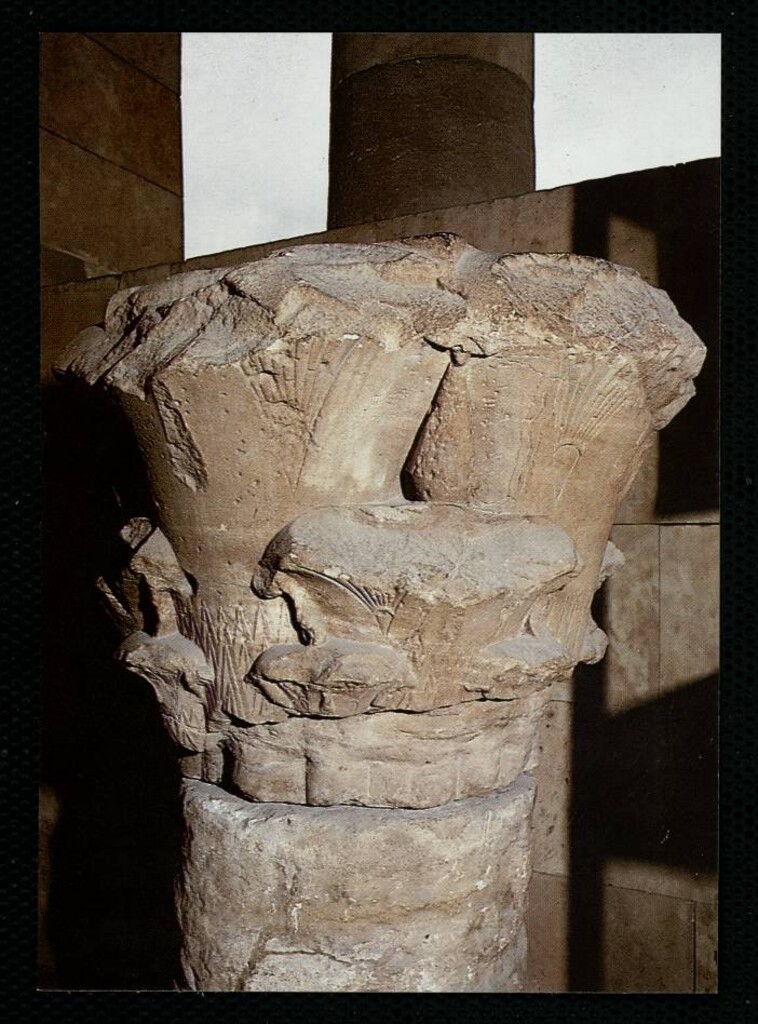 Miniatura de Detalle de columna de la fachada principal del Templo de Debod