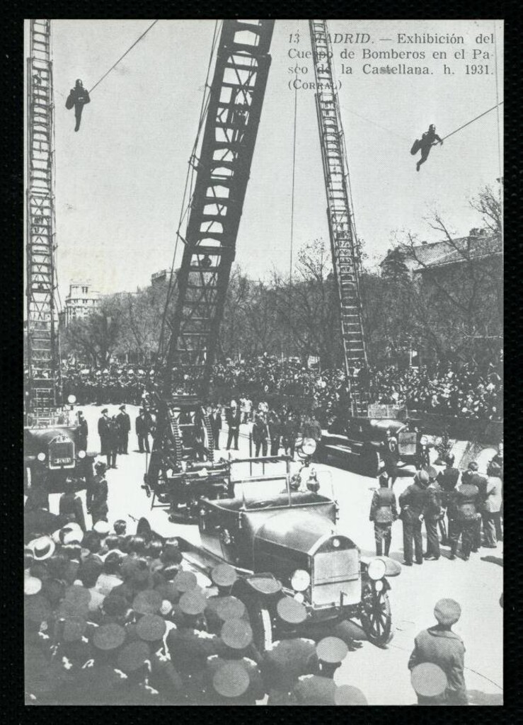 Miniatura de Exhibición del Cuerpo de Bomberos en el paseo de la Castellana hacia 1931, de Corral