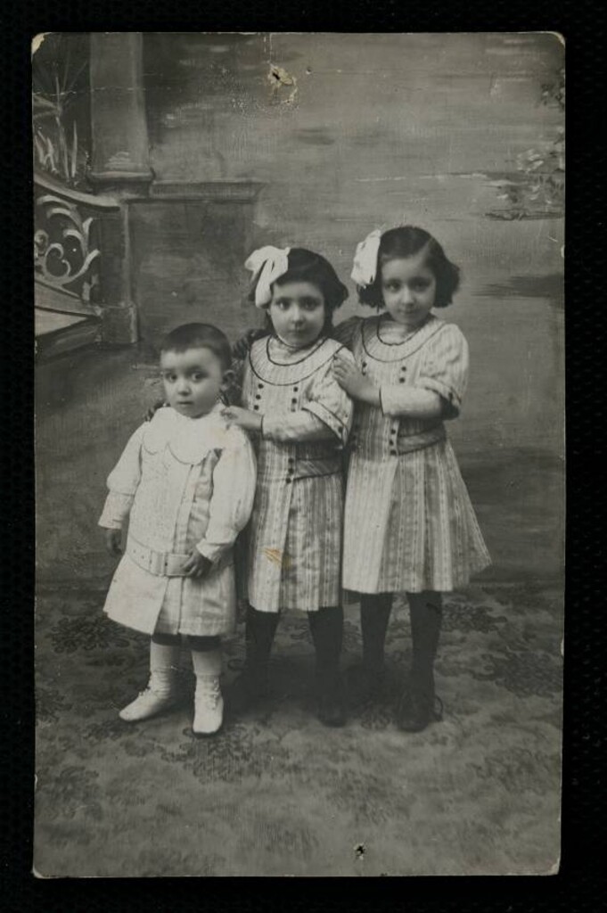 Miniatura de Fotografía de tres niños