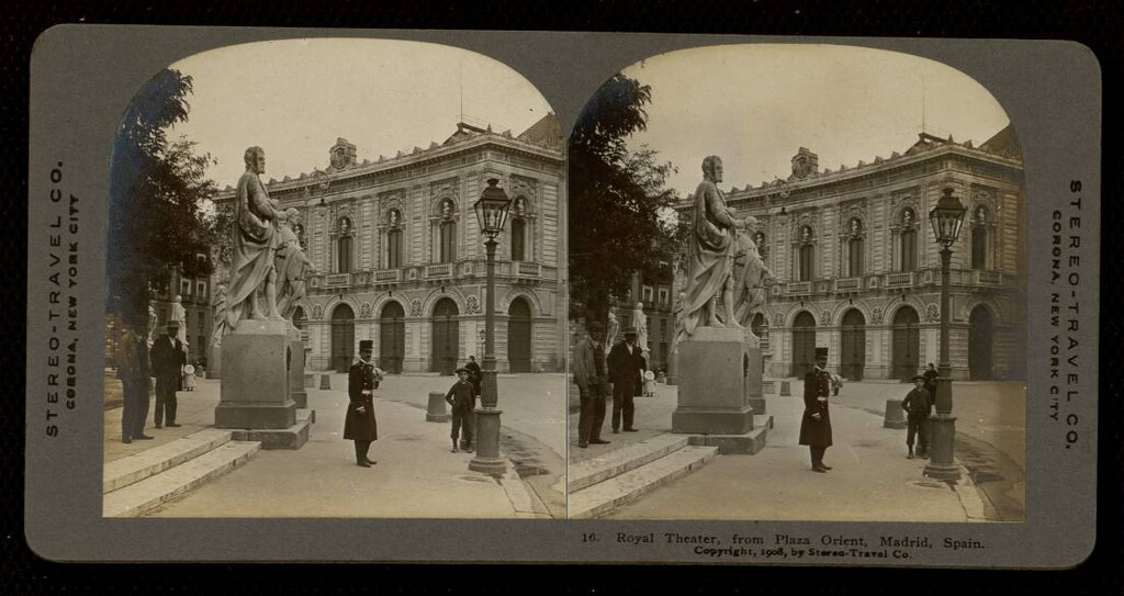 Miniatura de Royal Theater, from plaza Orient