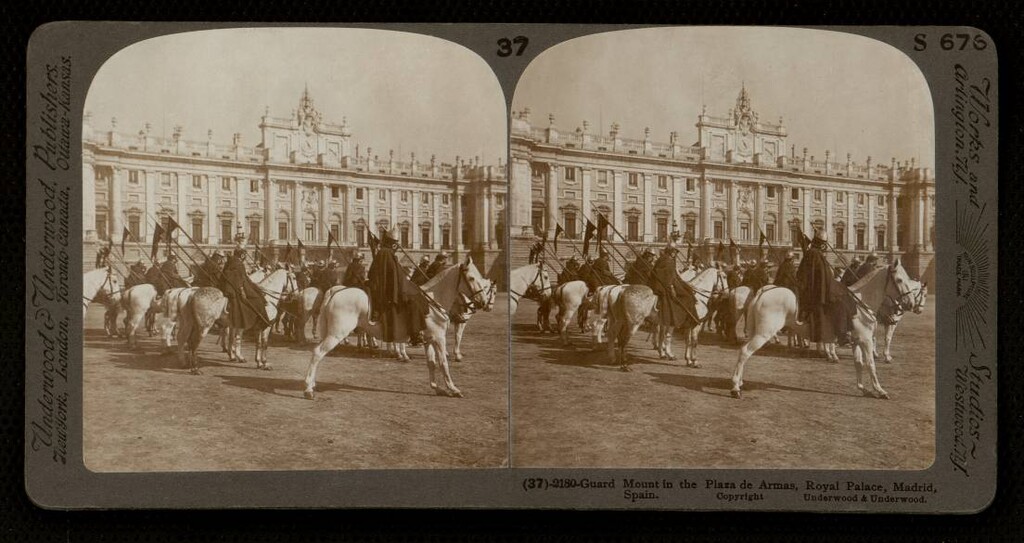 Miniatura de Guard mount in the Plaza de Armas, Royal Palace