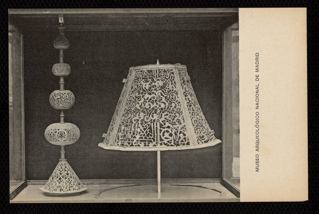 Miniatura de Museo Arqueológico Nacional de Madrid - Pantalla y manzanas de lámpara de bronce de la Mezquita Aljama de la Alhambra de Granada. Estilo granadino. Año 1305