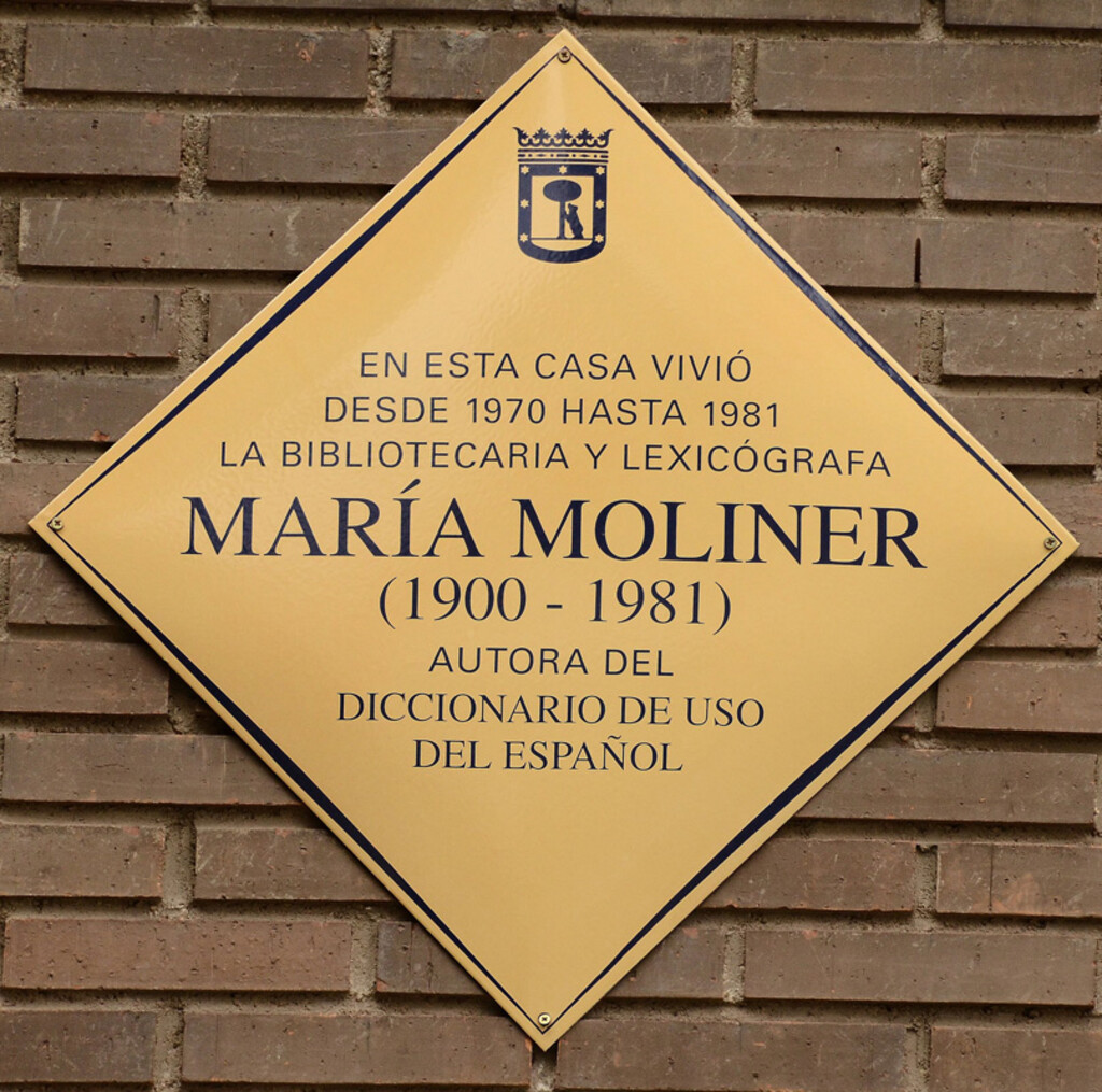 Miniatura de María Moliner