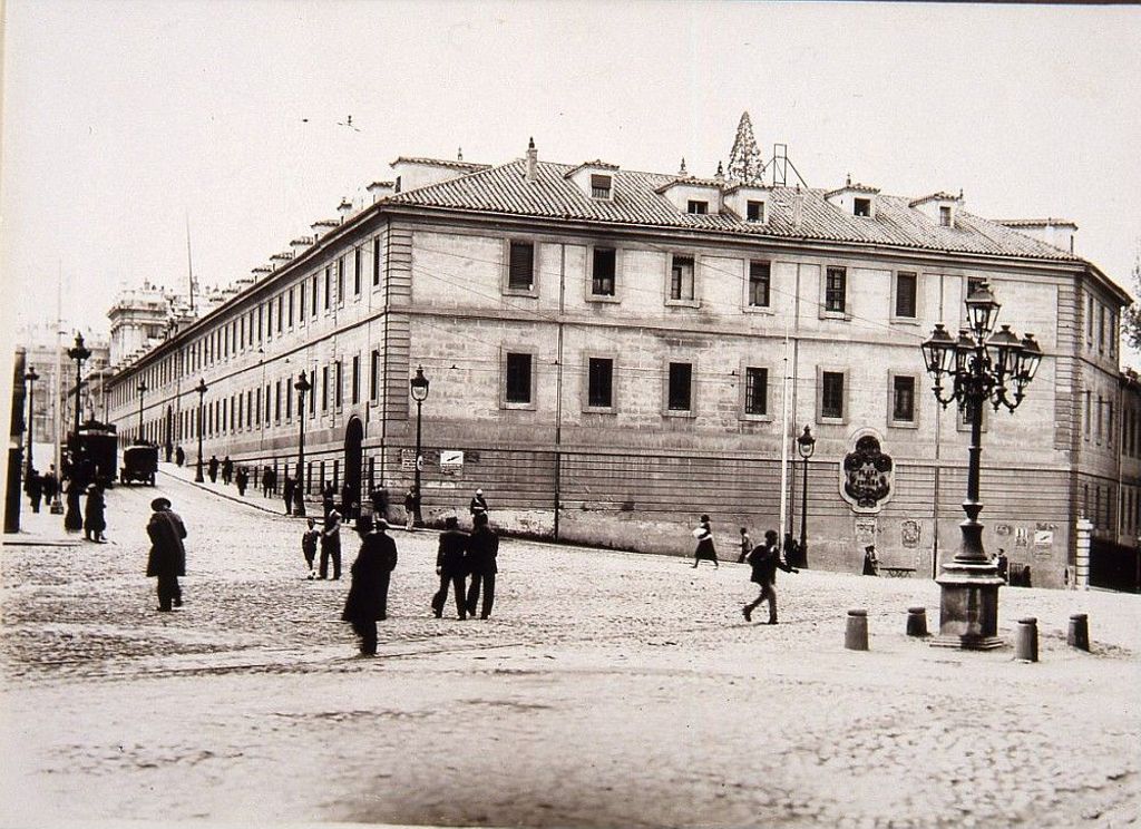 Miniatura de Calle de Bailén antes del derribo de las Caballerizas Reales