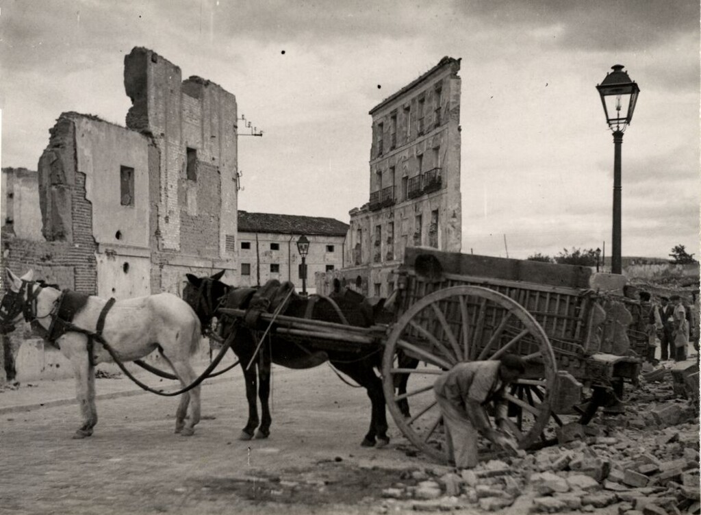 Miniatura de Edificios de la Calle General Ricardos destruidos durante la Guerra Civil