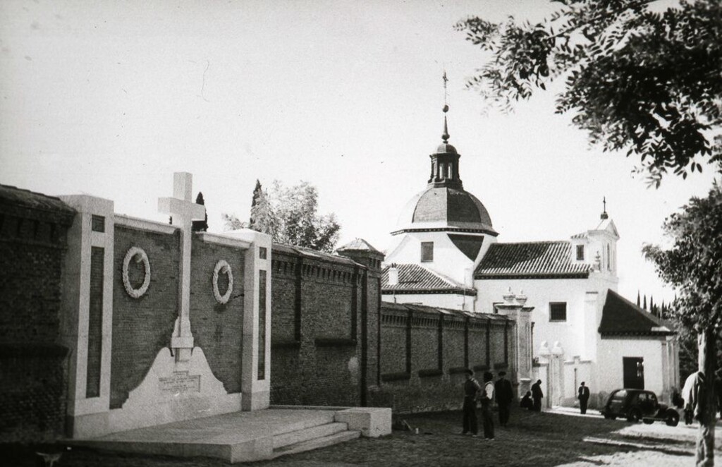 Miniatura de Monumento a los fusilados en la Sacramental de San Isidro