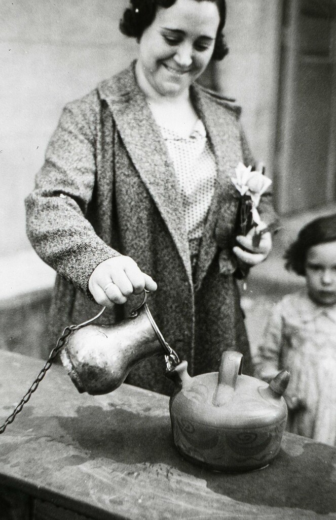 Miniatura de Recogida de agua de la fuente de San Isidro