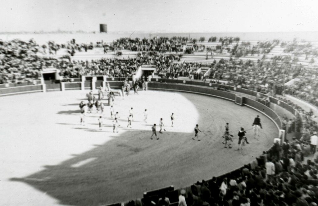 Miniatura de Interior de la Plaza de Toros de Vista Alegre el día de su inauguración en la segunda etapa