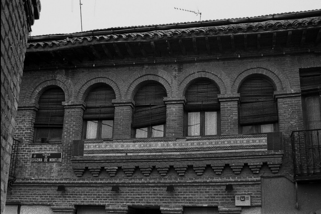 Miniatura de Ventana con arcos en el edificio de los Escolapios