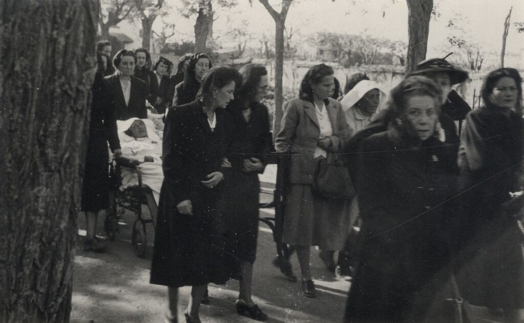 Miniatura de Enfermos de Carabanchel con las Hermanas Servidoras de Jesús