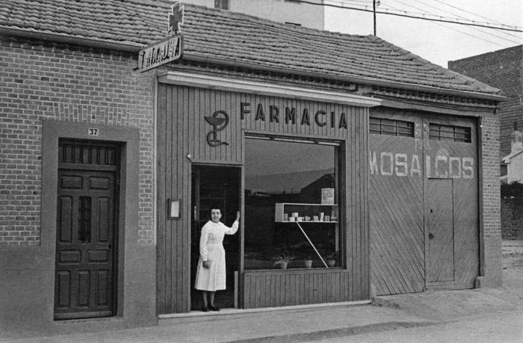 Miniatura de Farmacia en la calle de la Laguna