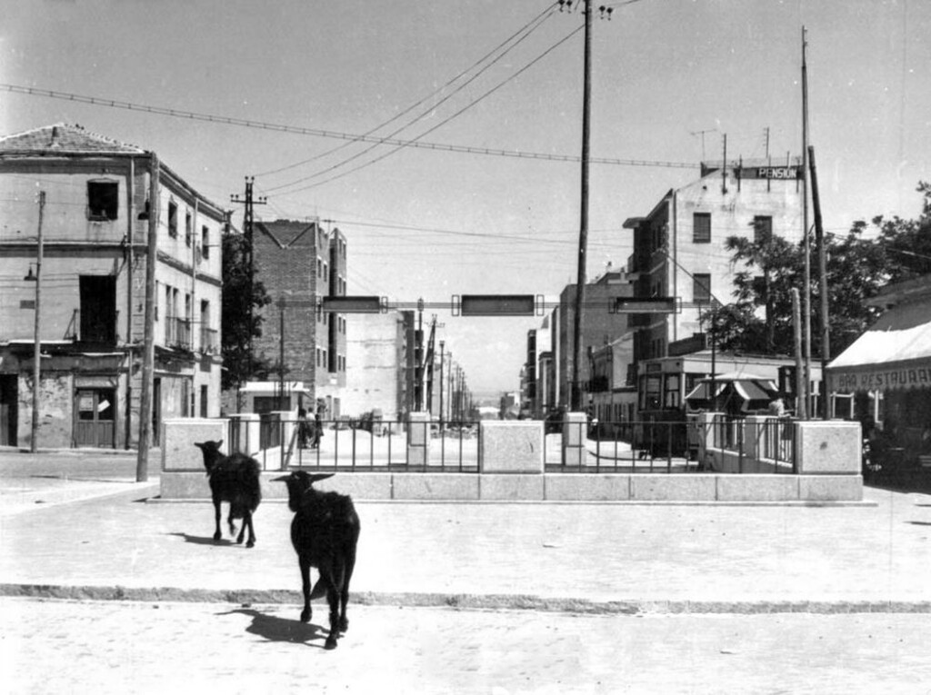 Miniatura de Exterior de la estación de Carabanchel