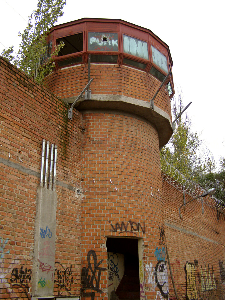 Miniatura de Vistas de los muros de la Cárcel de Carabanchel