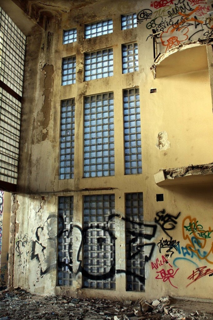 Miniatura de Zona de acceso a una de las galerías de la Cárcel de Carabanchel