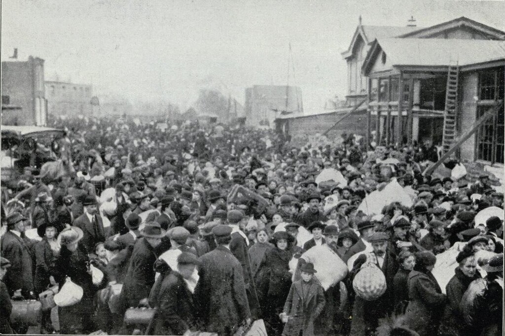 Miniatura de Refugiados belgas en la estación de Bergen (Holanda)