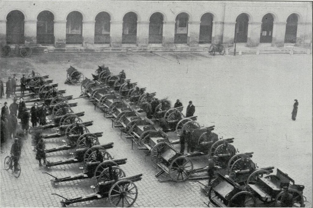 Miniatura de Cañones tomados a los alemanes y expuestos en el Museo de los Invalidos de París