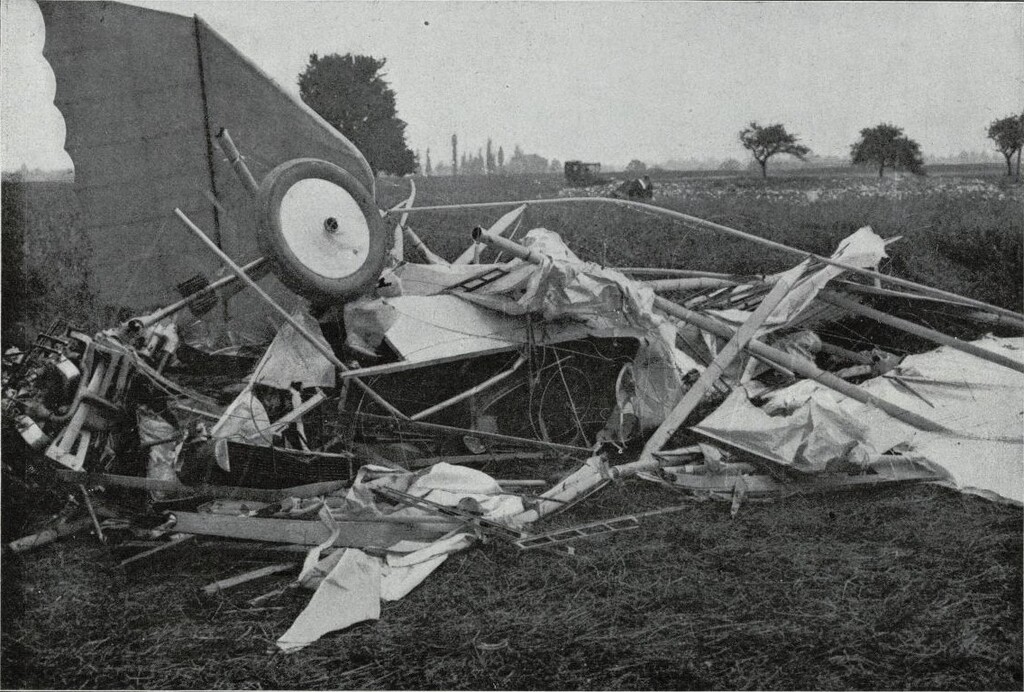 Miniatura de Estado en el que quedó el biplano "Farman" pilotado por el famoso teniente Reginal Warneford
