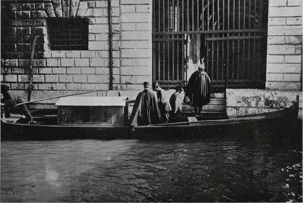 Miniatura de Espía austro-alemán detenido en Venecia, conducido para ser juzgado ante un Consejo de guerra.