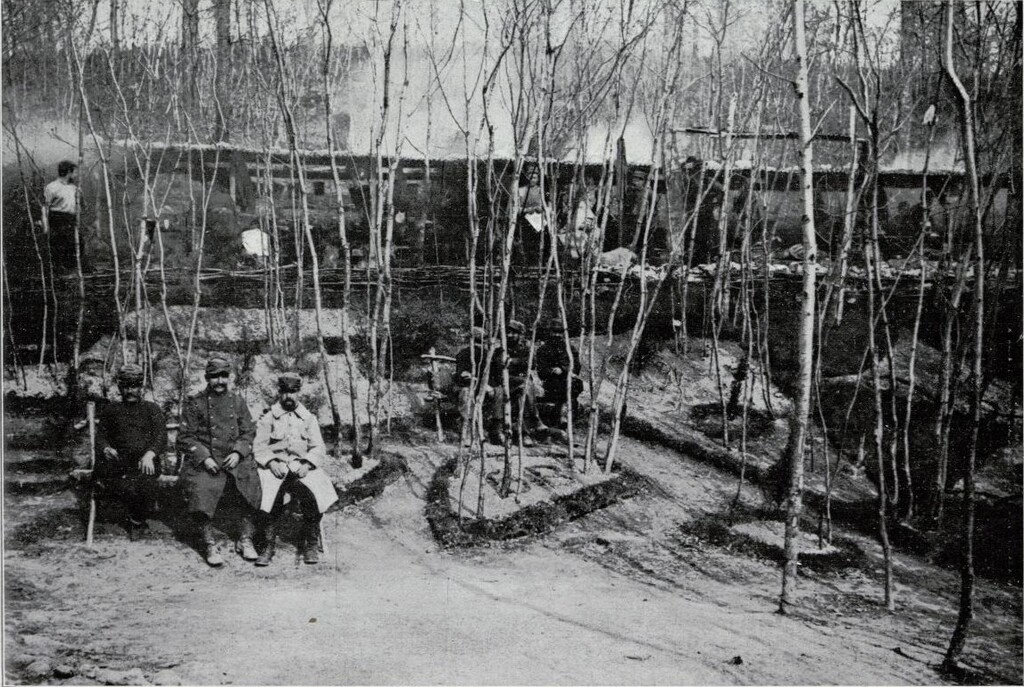 Miniatura de Soldados franceses de las trincheras de la región de Woëvre descansando en un jardín construído por ellos en el bosque