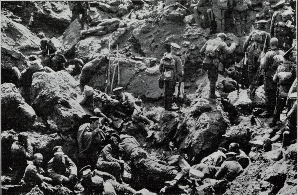 Miniatura de Estado en el que quedaron unas trincheras alemanas por la explosión de una mina construída por los ingleses