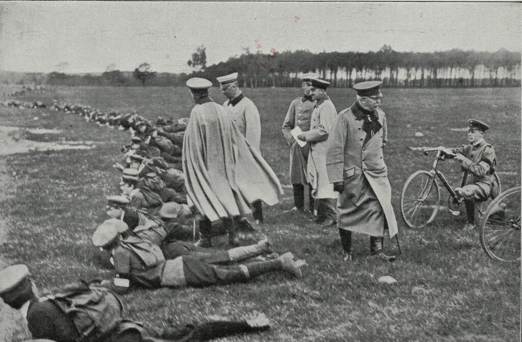 Miniatura de Jóvenes alemanes de la Sociedad"Jugendwehr" que se prestan voluntarios para recibir instrucción militar