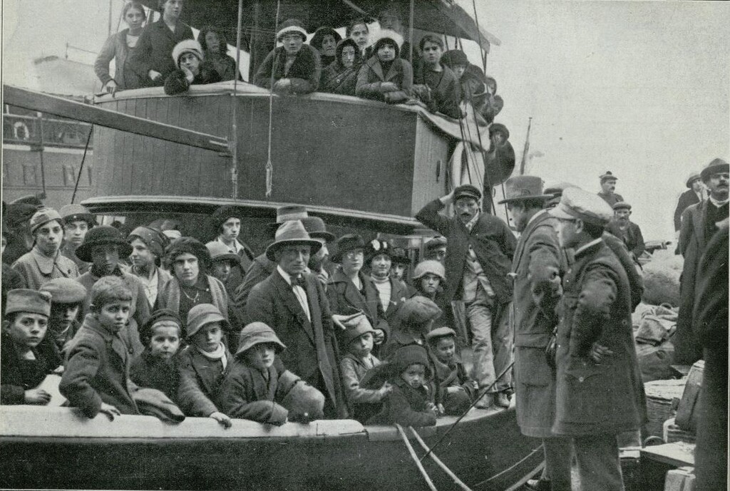 Miniatura de Huérfanos de la guerra serbios llegados a Marsella en un transporte del gobierno francés