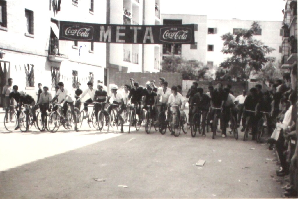 Miniatura de Carrera ciclista en la Colonia Virgen de las Gracias