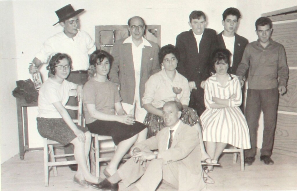 Miniatura de Grupo de teatro amateur en la Colonia Virgen de las Gracias