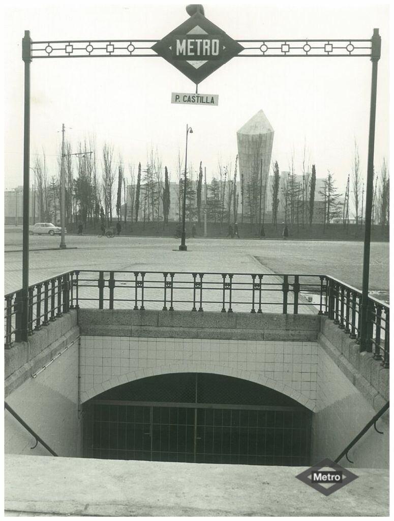 Miniatura de Acceso a la estación de Plaza de Castilla