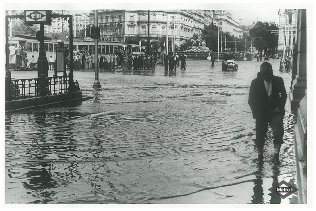 Miniatura de Inundaciones en la Plaza de Cibeles