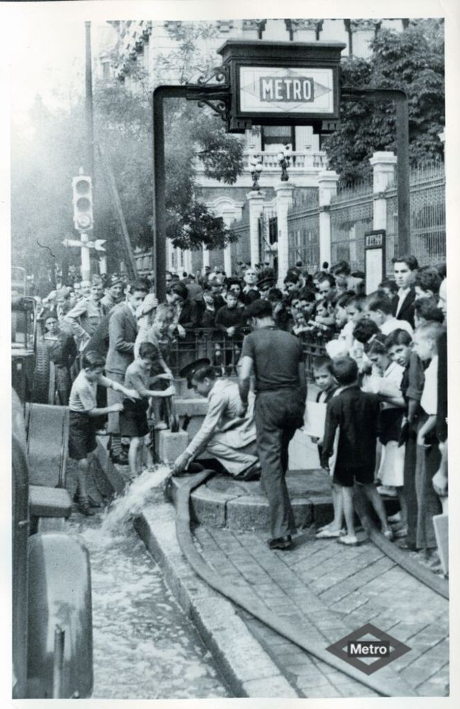 Miniatura de Acceso a la estación de Banco de España