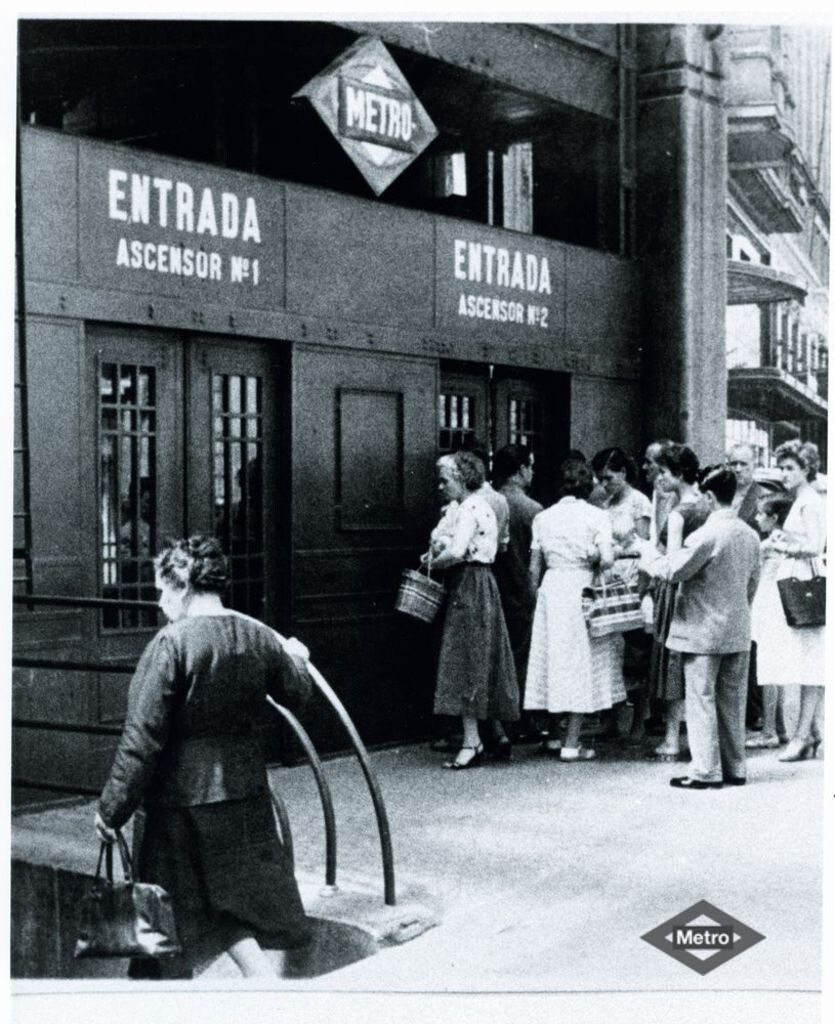 Miniatura de Templete de la estación de Metro de la Red de San Luis
