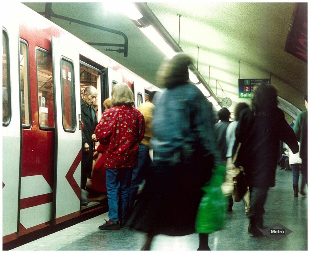 Miniatura de Tren 2000 en la estación de Sol, línea 3