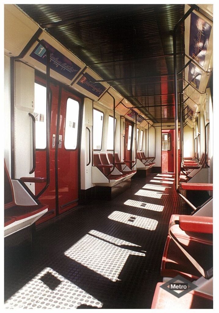 Miniatura de Interior de tren 2000 en depósito