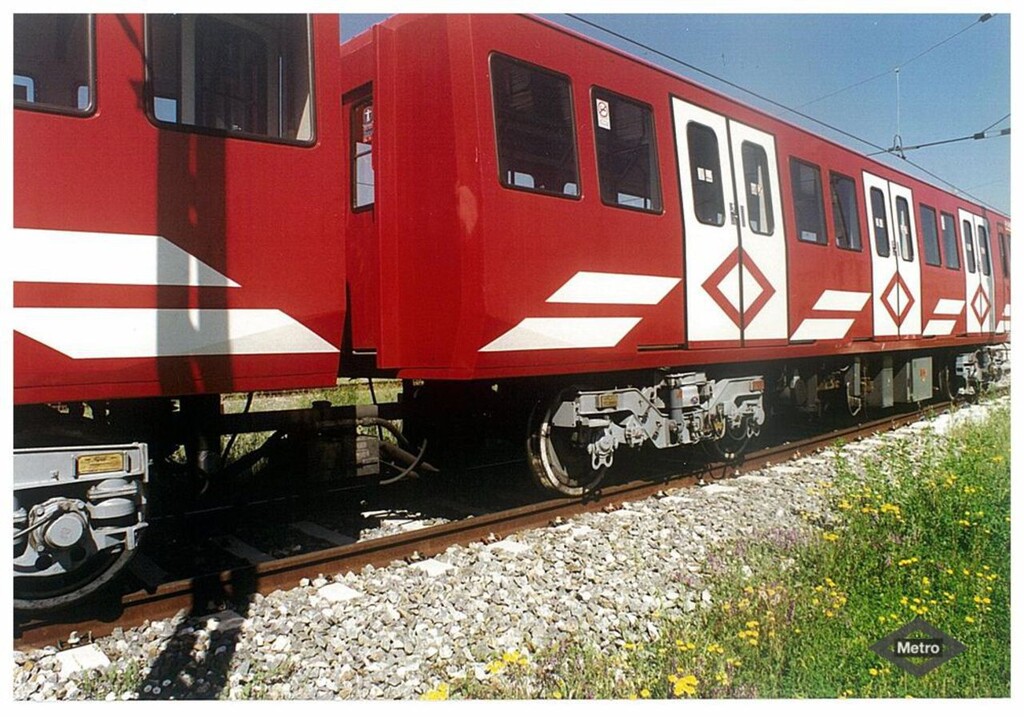 Miniatura de Tren 2000 en depósito
