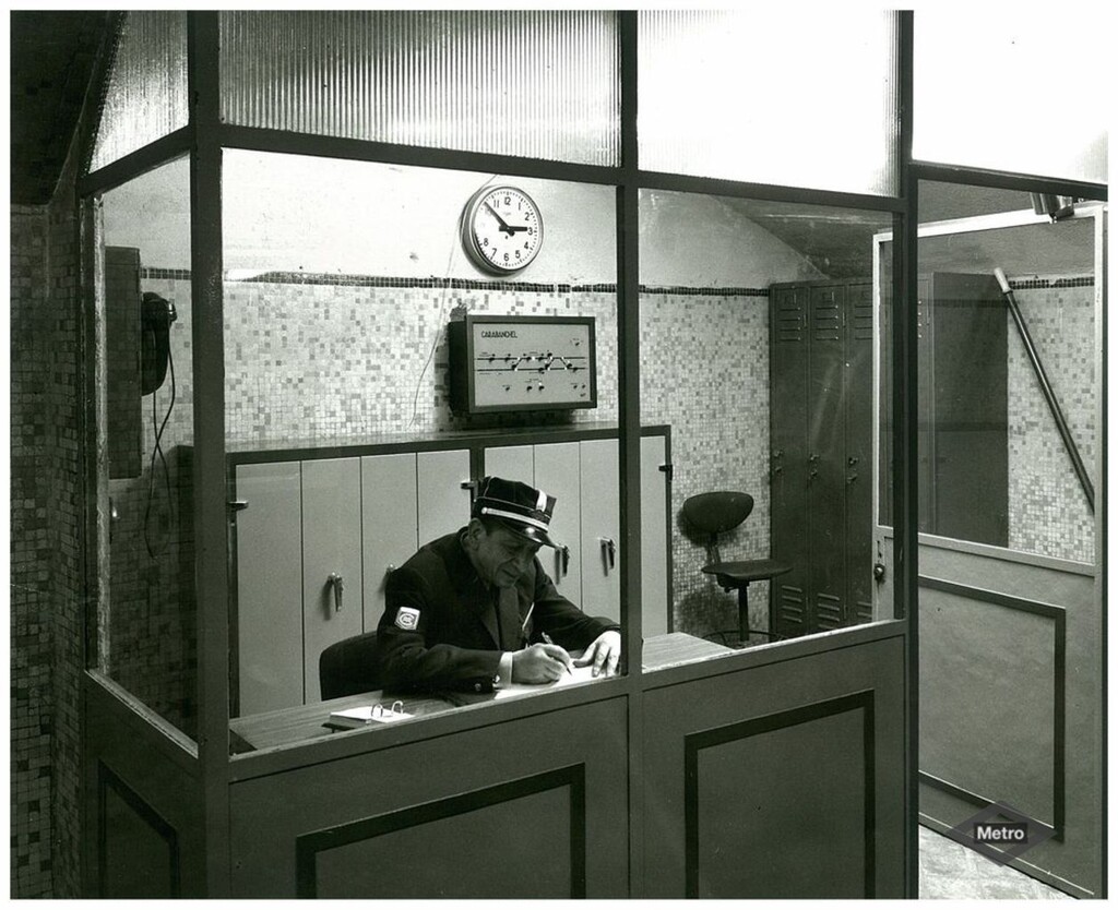 Miniatura de Agente en la estación de Carabanchel