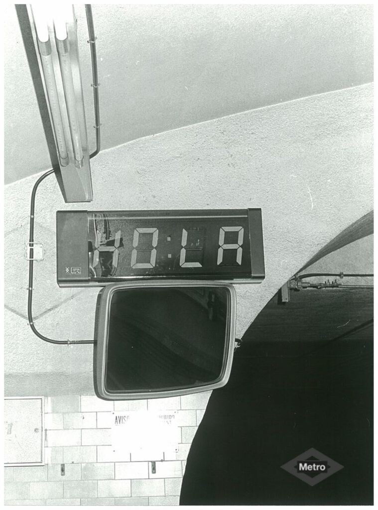 Miniatura de Reloj informativo intervalos en la estación de Rubén Darío