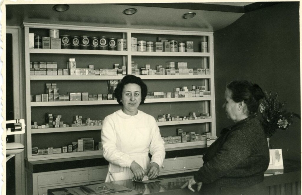 Miniatura de Farmacia en la Calle Laguna