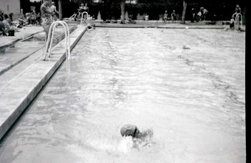 Miniatura de Baño en las Piscinas de San Miguel