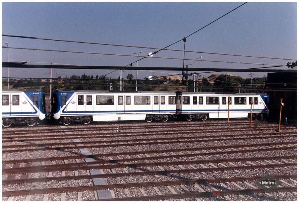 Miniatura de Tren 2000 en superficie