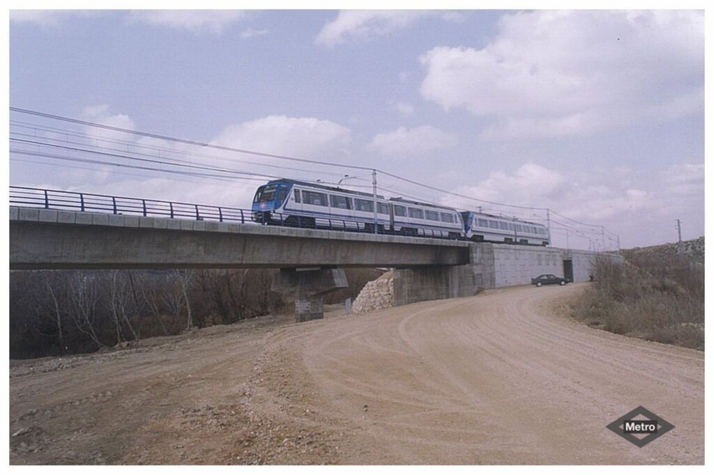 Miniatura de Viaducto de Arganda del Rey con tren 6000